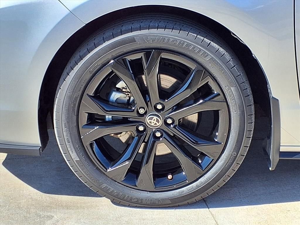 Used 2024 Toyota Sienna XSE w/ XSE Premium Package image 28