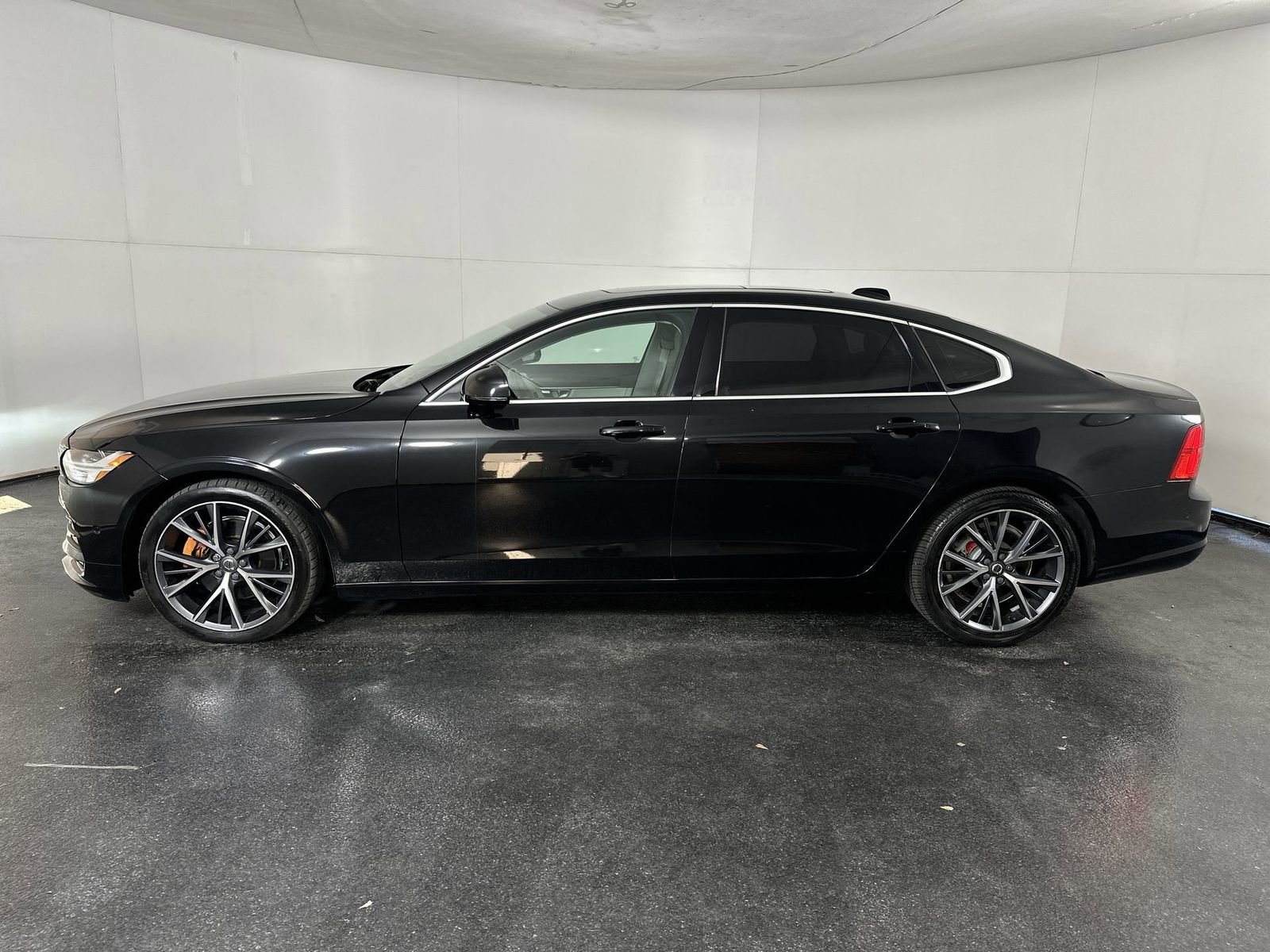 Used 2018 Volvo S90 T5 Momentum w/ Convenience Package image 5