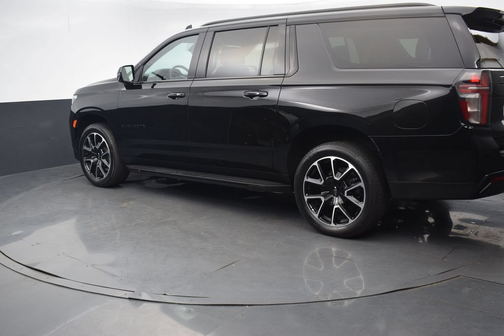Used 2023 Chevrolet Suburban RST w/ Luxury Package AWD/4WD image 4