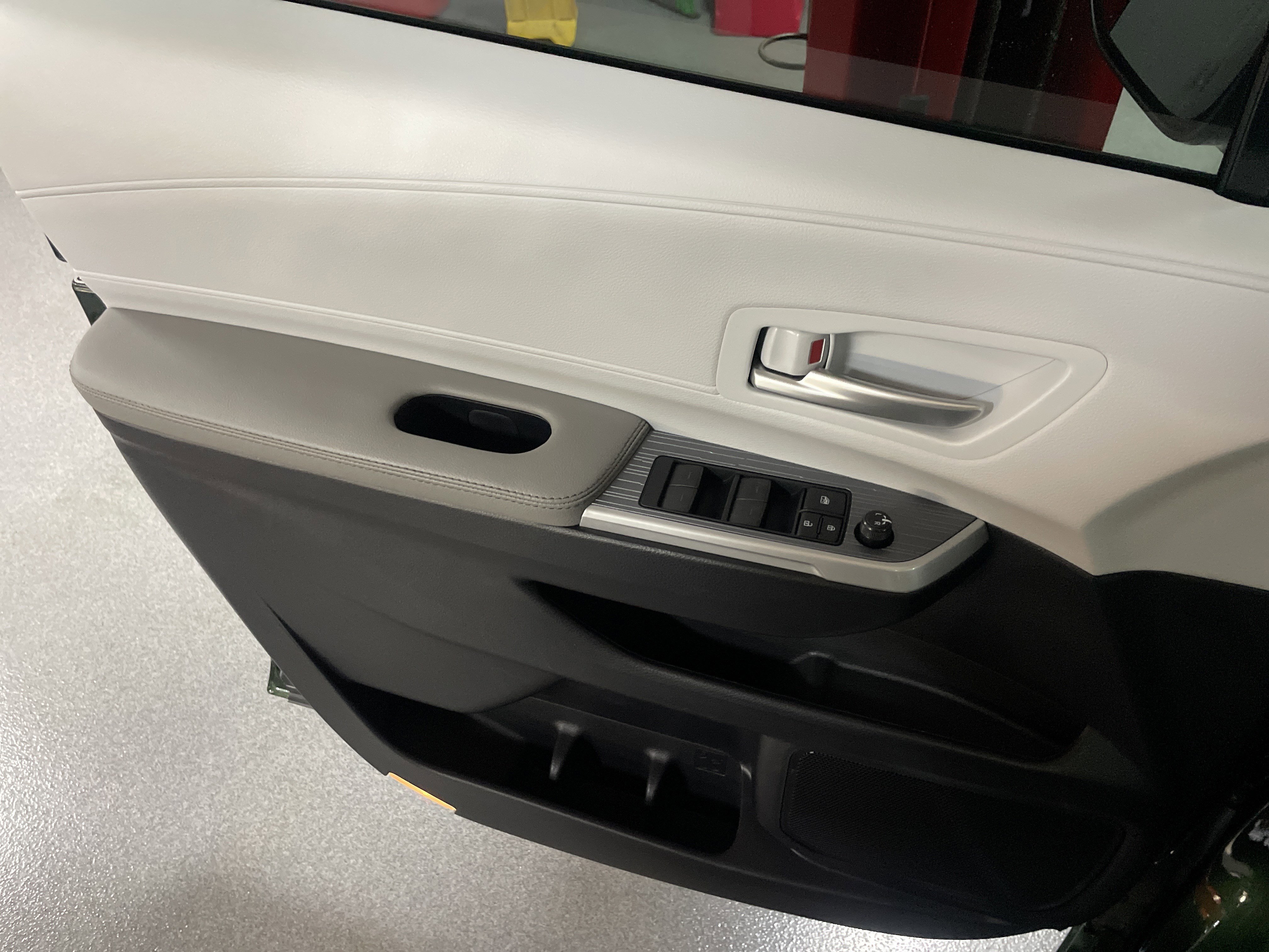 Certified 2025 Toyota Sienna XLE image 14