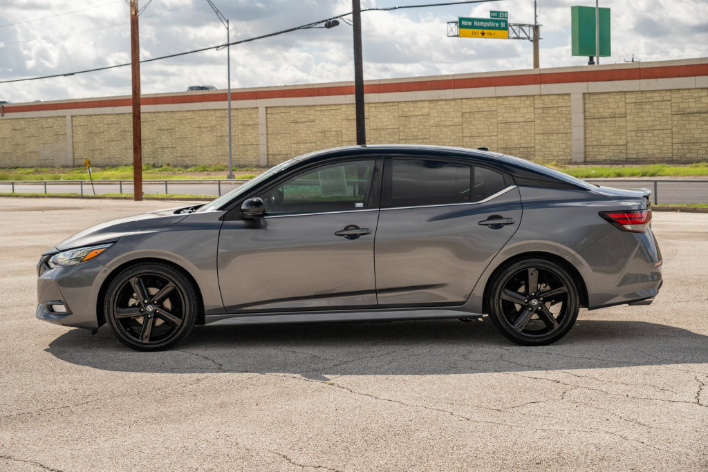 Used 2023 Nissan Sentra SR w/ Midnight Edition Package FWD image 5