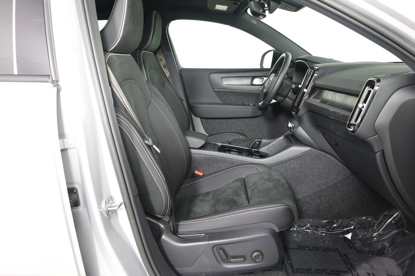 Used 2023 Volvo XC40 Recharge Ultimate AWD/4WD image 27