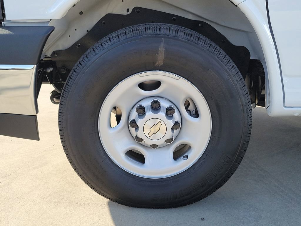 New 2026 Chevrolet Express 3500 Extended RWD image 19