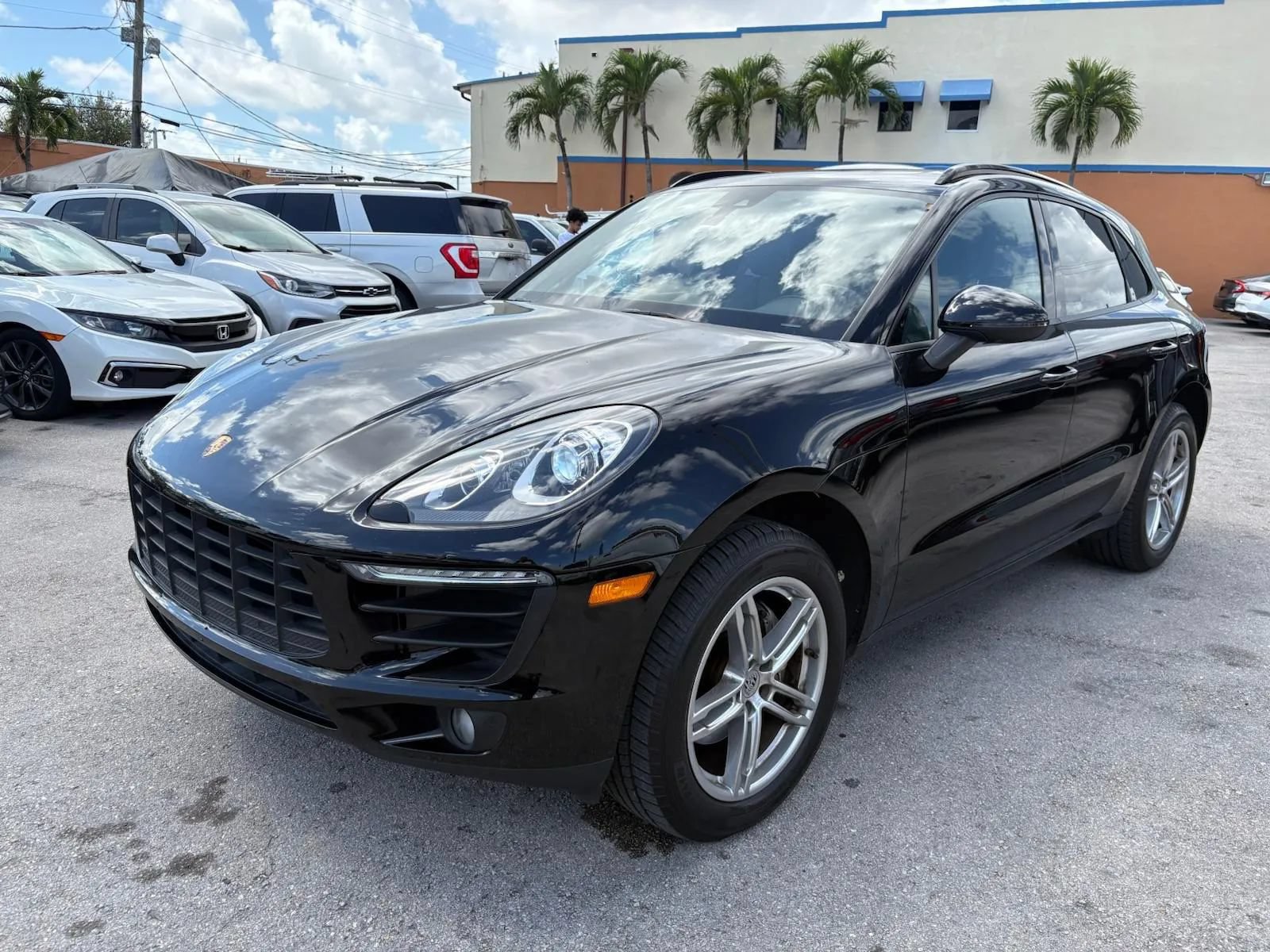 Used 2017 Porsche Macan AWD/4WD image 1