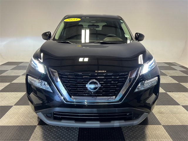Used 2023 Nissan Rogue SV image 2