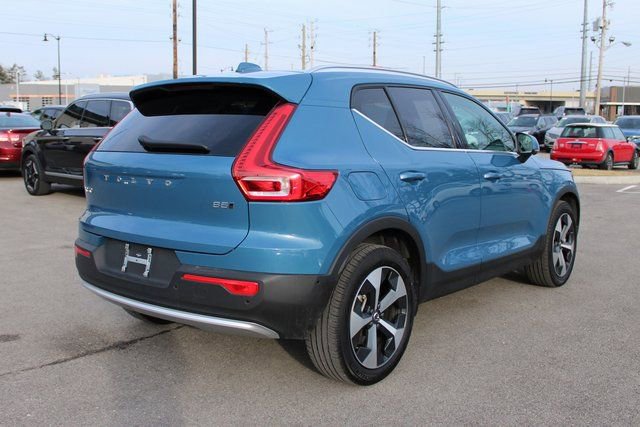 Used 2025 Volvo XC40 B5 Plus image 44