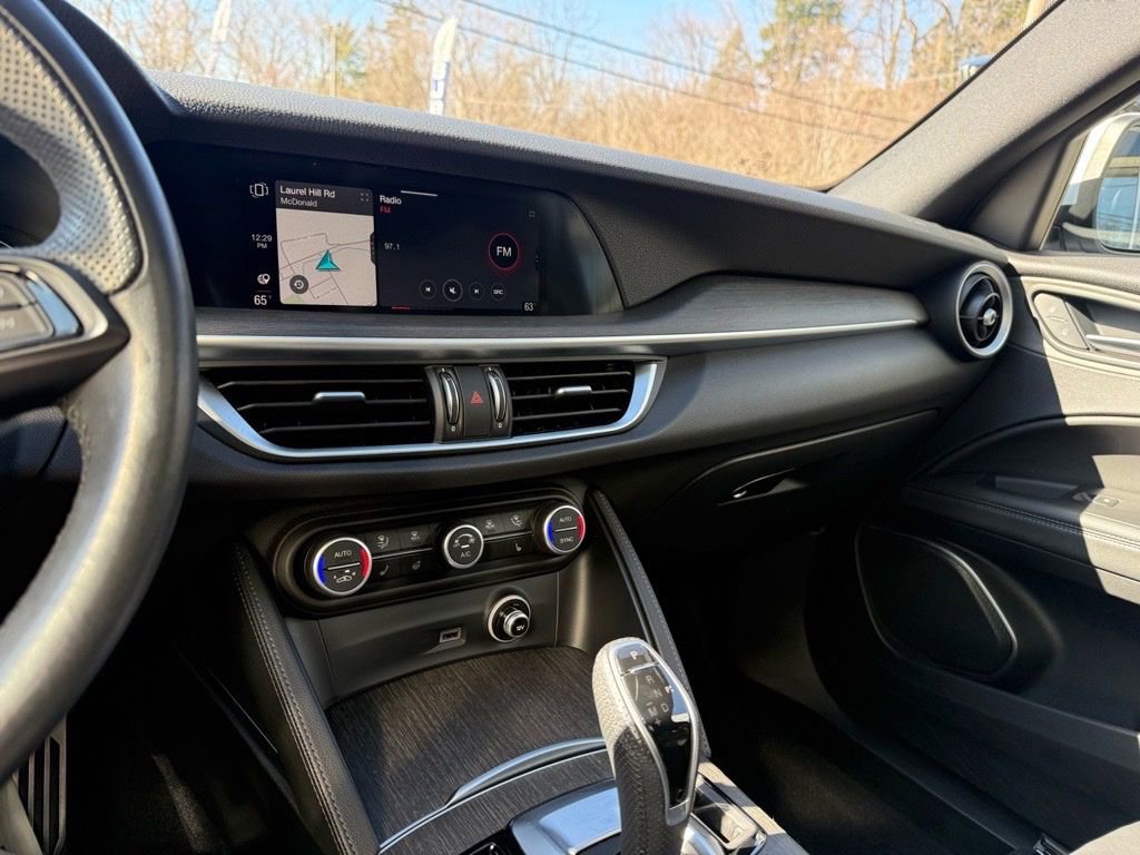 Used 2023 Alfa Romeo Stelvio Ti image 14