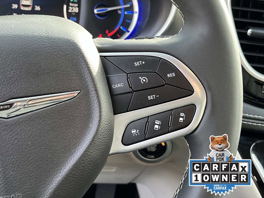 Used 2024 Chrysler Pacifica Select image 30