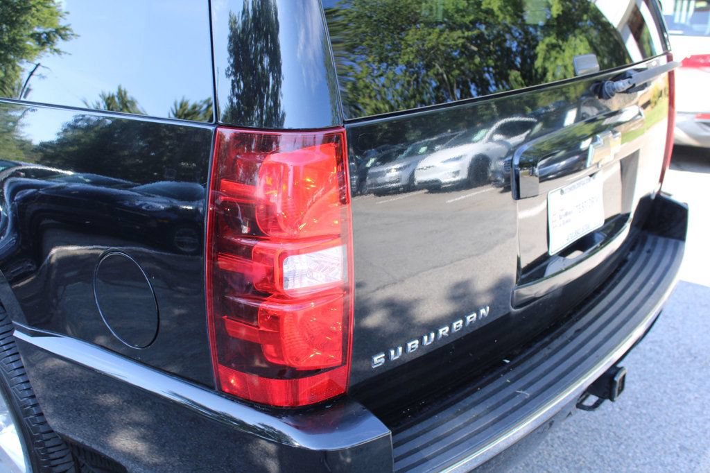 Used 2011 Chevrolet Suburban LTZ RWD image 21