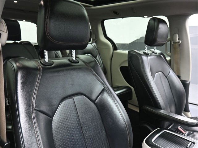 Used 2018 Chrysler Pacifica Touring-L Plus w/ Tire & Wheel Group image 29