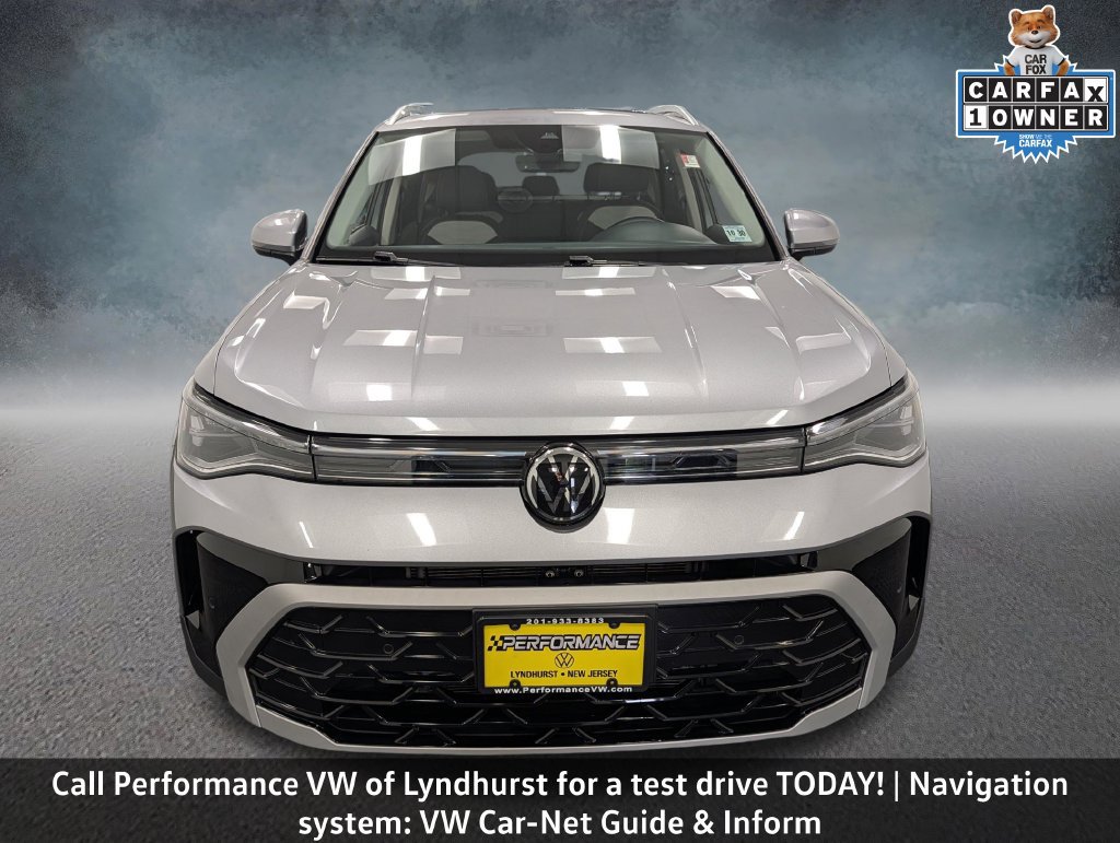 Used 2025 Volkswagen Taos SEL AWD/4WD image 2
