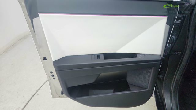 Used 2024 Tesla Cybertruck AWD Crew Cab image 30