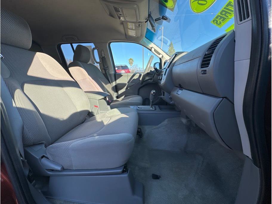 Used 2016 Nissan Frontier SV image 11