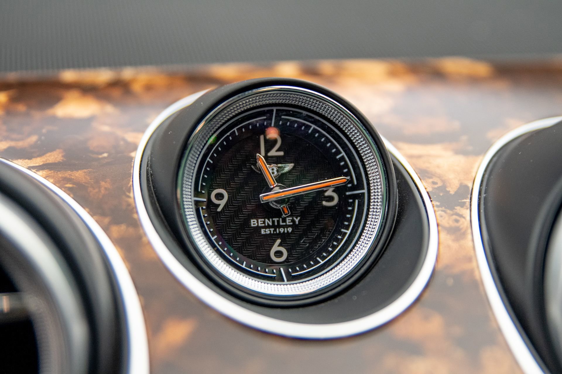 Used 2018 Bentley Bentayga Activity image 17