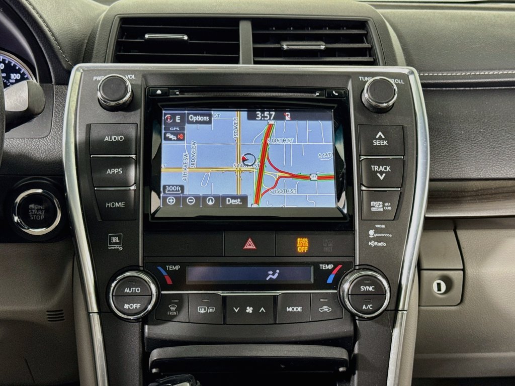 Used 2015 Toyota Camry XLE w/ Moonroof Package FWD image 19
