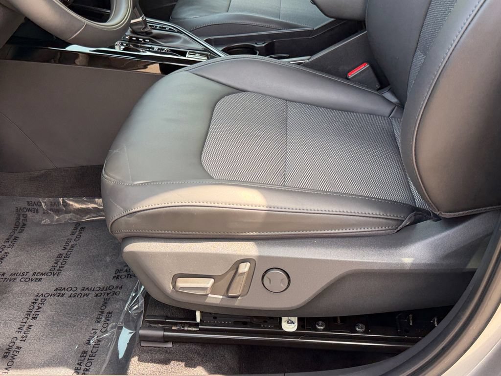Certified 2023 Kia Niro EX FWD image 17