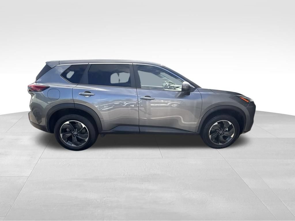 Used 2024 Nissan Rogue SV AWD/4WD image 8