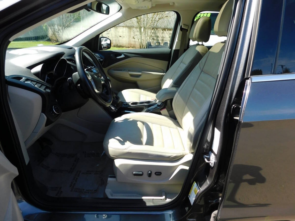 Used 2016 Ford Escape Titanium w/ Equipment Group 301A AWD/4WD image 8