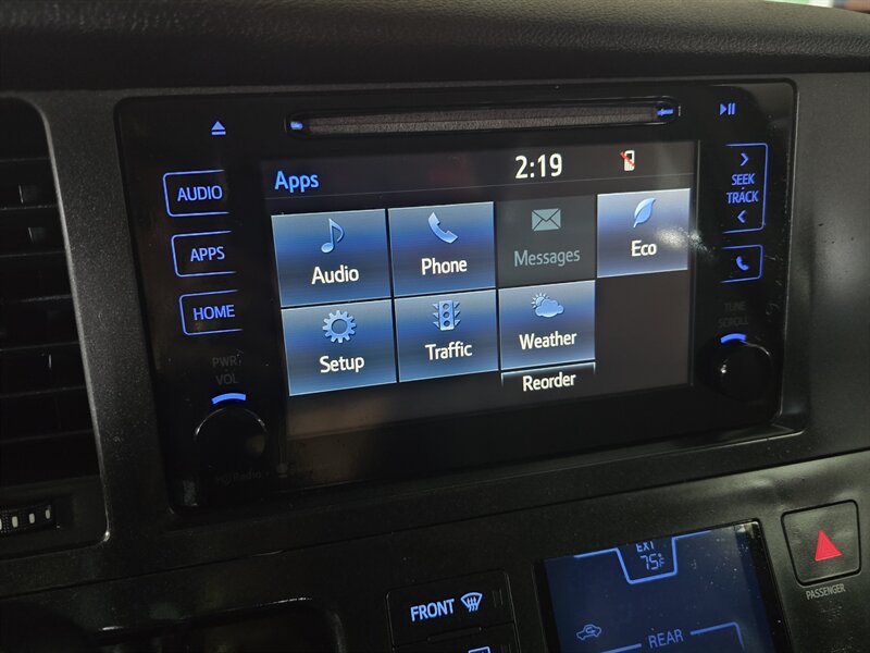 Used 2015 Toyota Sienna LE FWD image 27