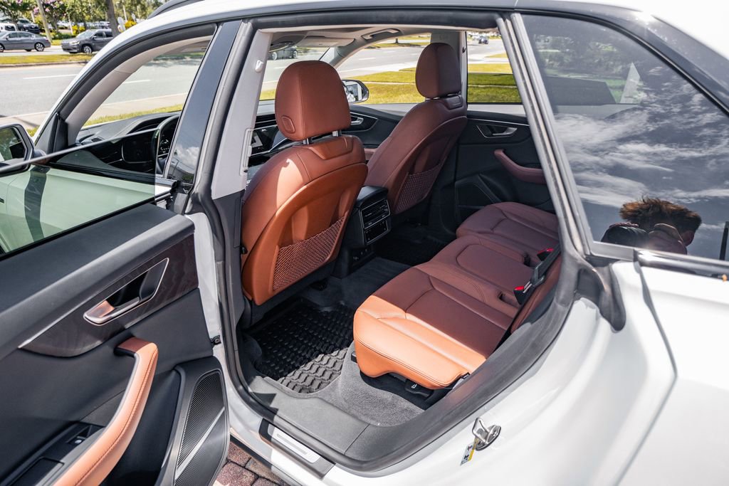 Used 2023 Audi Q8 Premium Plus w/ Premium Plus Package AWD/4WD image 37