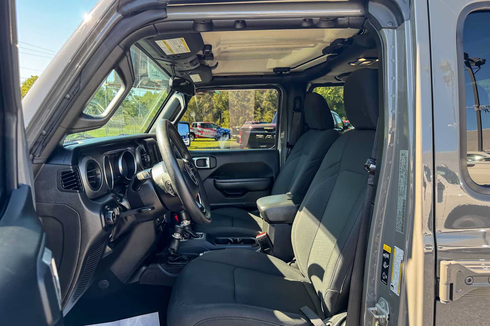 Used 2022 Jeep Gladiator Sport AWD/4WD image 14