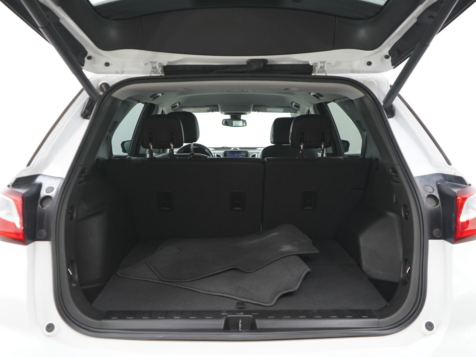 Used 2020 Chevrolet Equinox Premier w/ Premier Redline Edition image 16