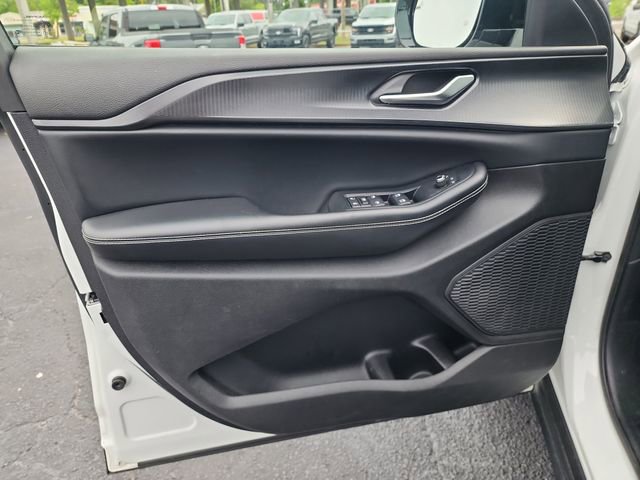 Used 2023 Jeep Grand Cherokee L Laredo image 9