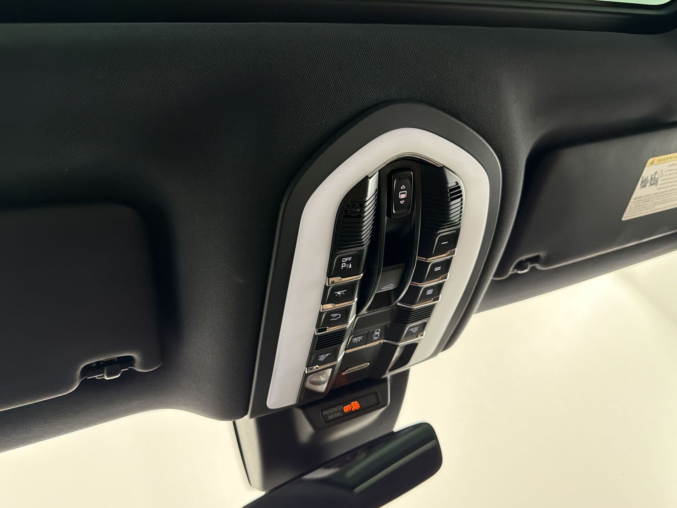 Certified 2023 Porsche Macan S AWD/4WD image 36