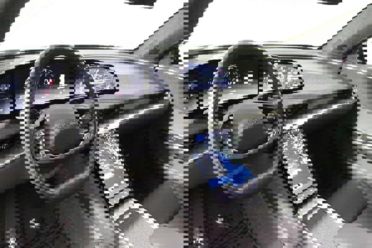 Used 2023 Lucid Air Pure image 7