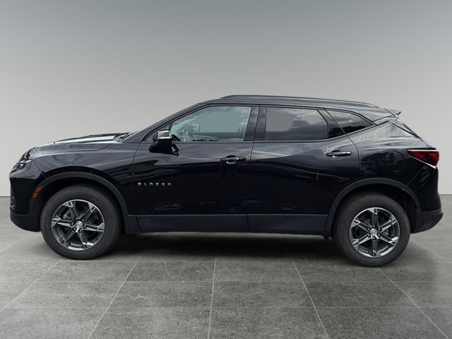 Used 2023 Chevrolet Blazer LT AWD/4WD image 2
