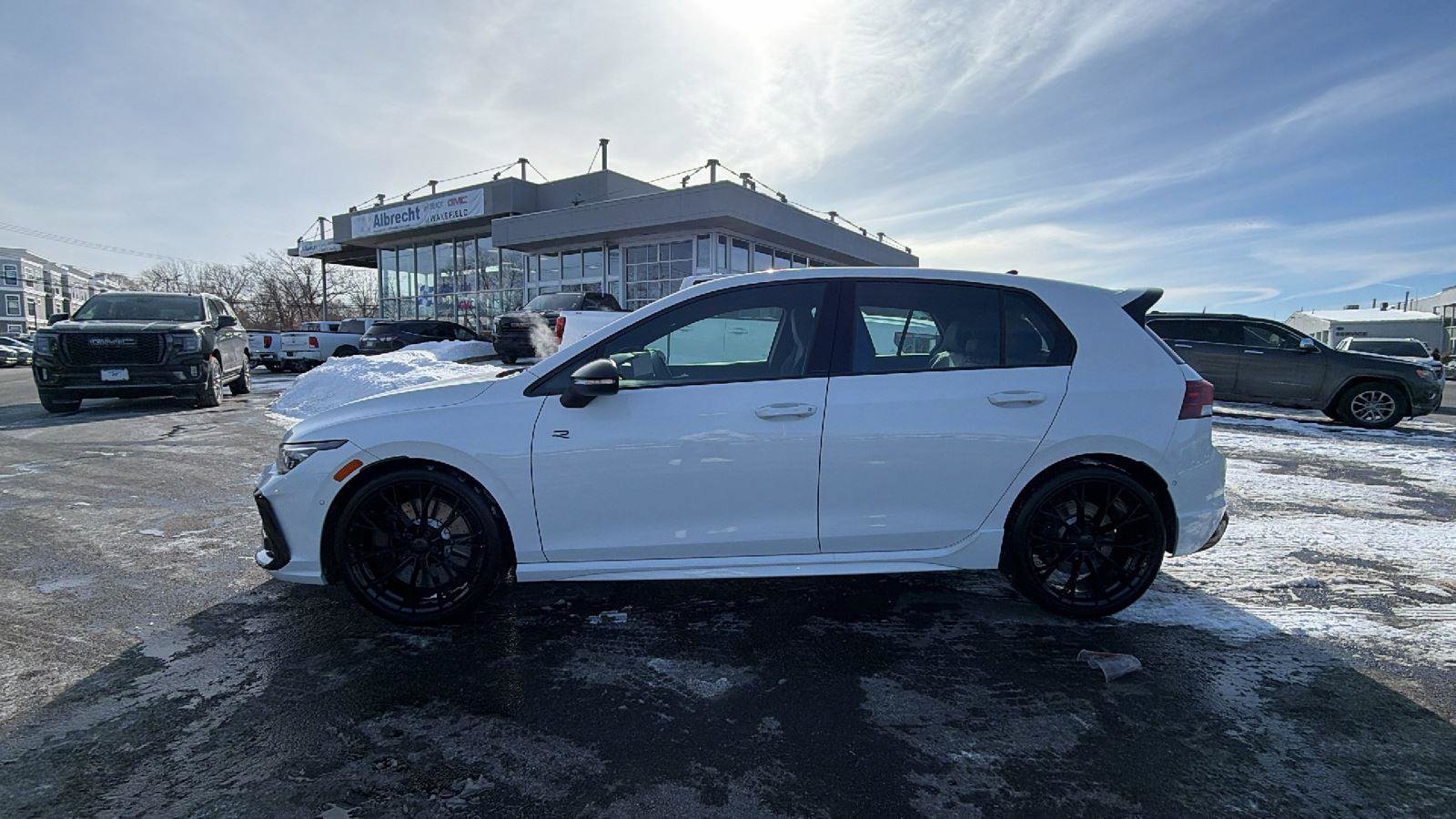 Used 2025 Volkswagen Golf R Black Edition image 4