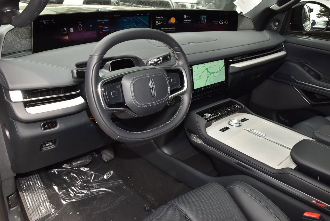 New 2026 Lincoln Navigator Reserve w/ Jet Appearance Package image 44