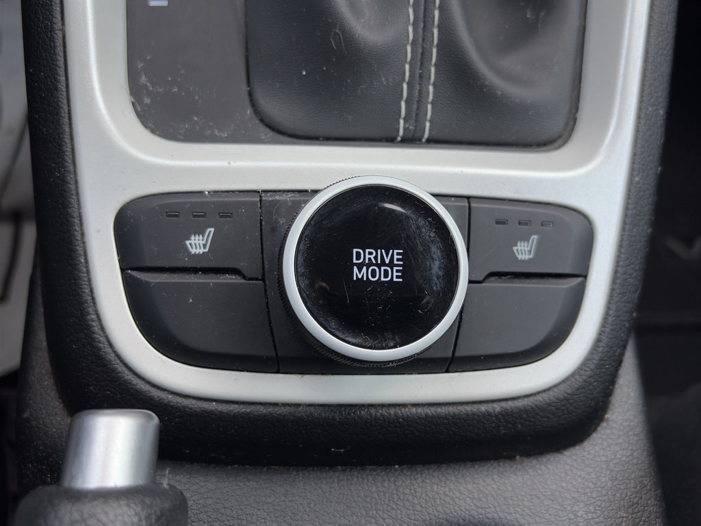 Used 2022 Hyundai Venue Limited FWD image 21