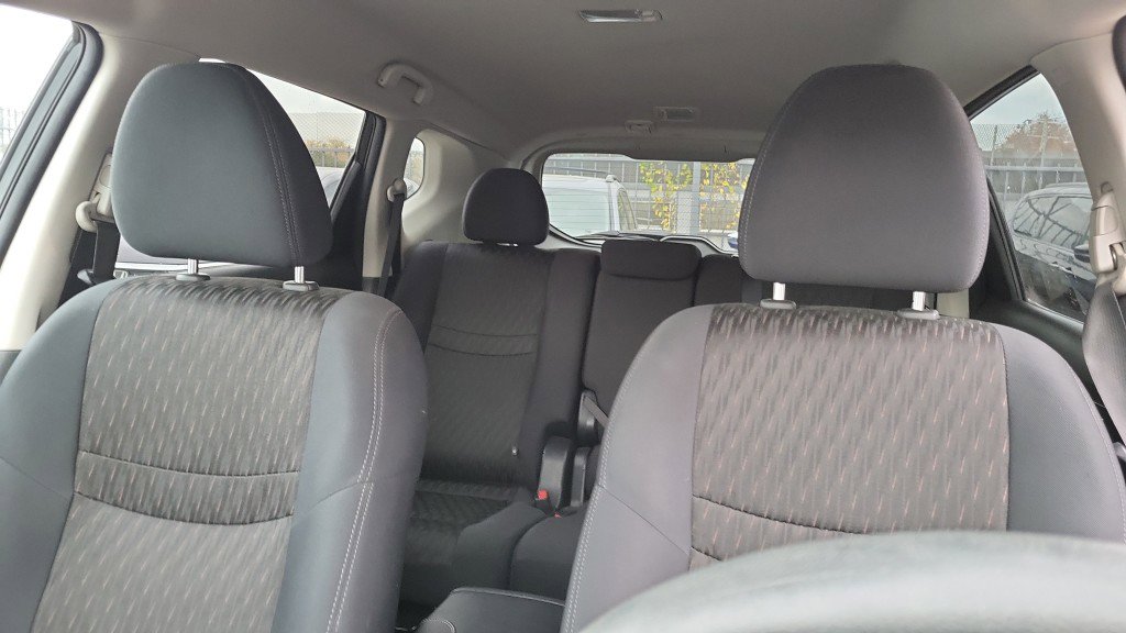 Used 2018 Nissan Rogue S image 14