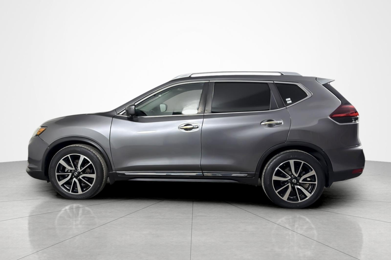 Used 2019 Nissan Rogue SL w/ Premium Package FWD image 2