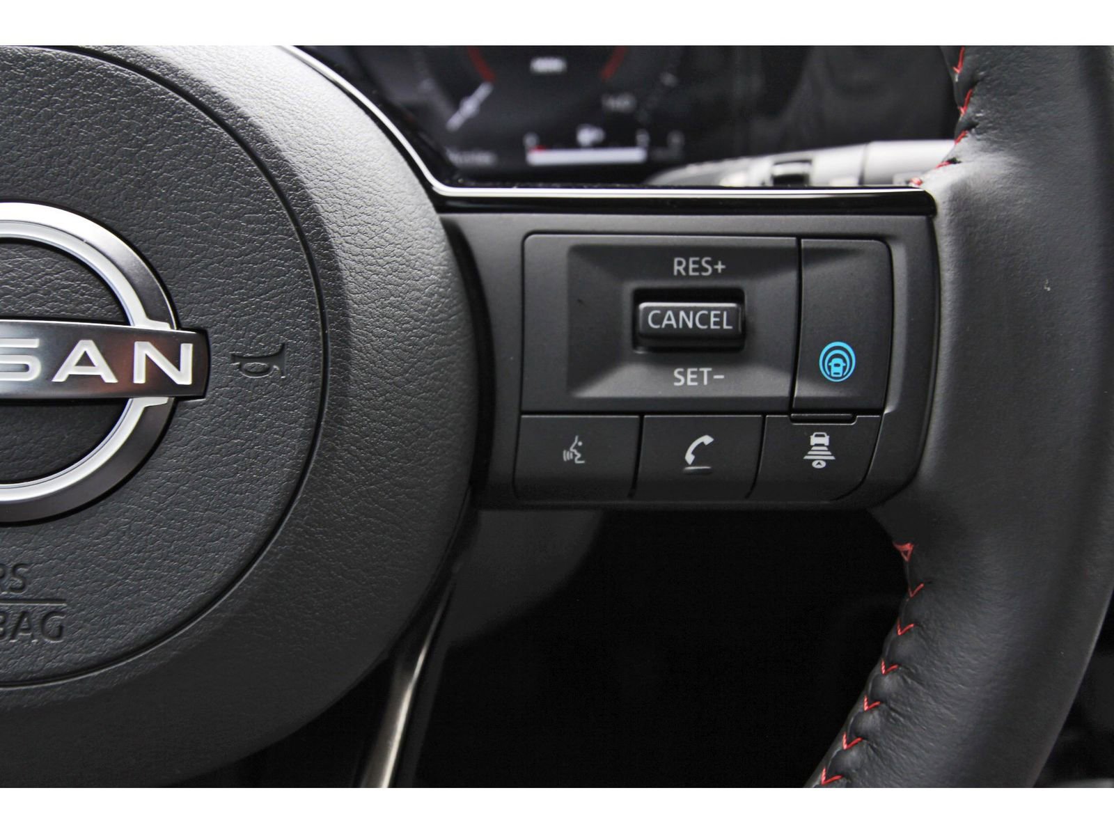 Certified 2025 Nissan Kicks SR FWD image 19