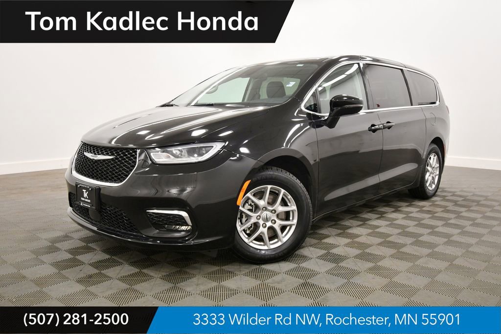Used 2024 Chrysler Pacifica Touring-L