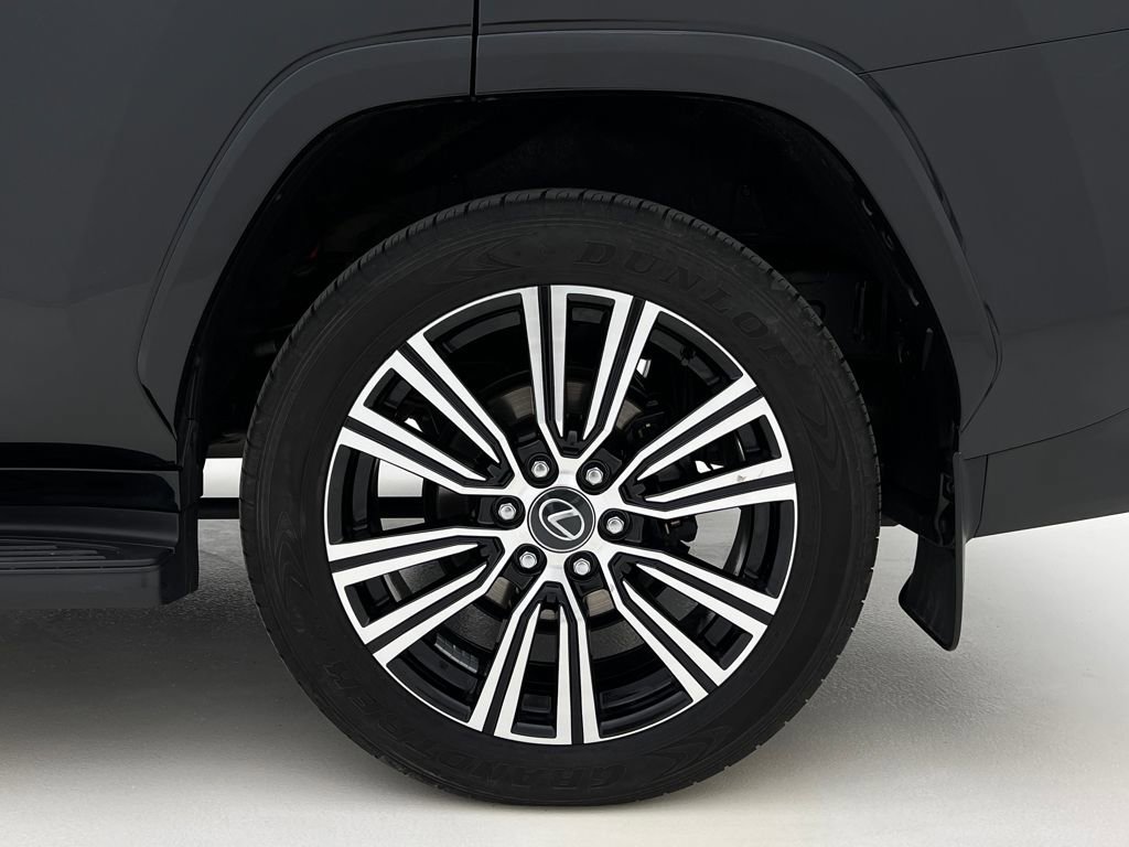 Used 2024 Lexus LX 600 4WD w/ Appearance Package image 27