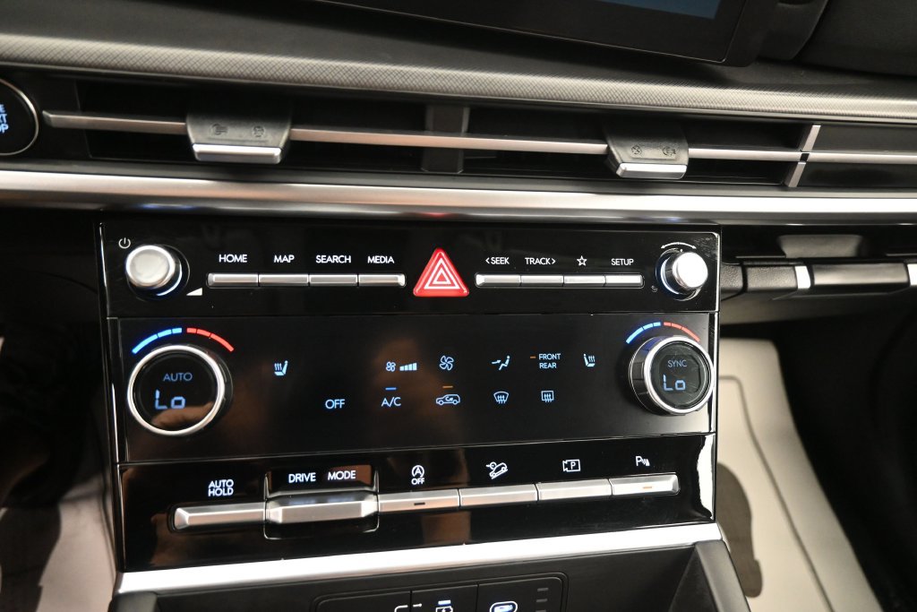 Used 2026 Hyundai Santa Fe SEL FWD image 12
