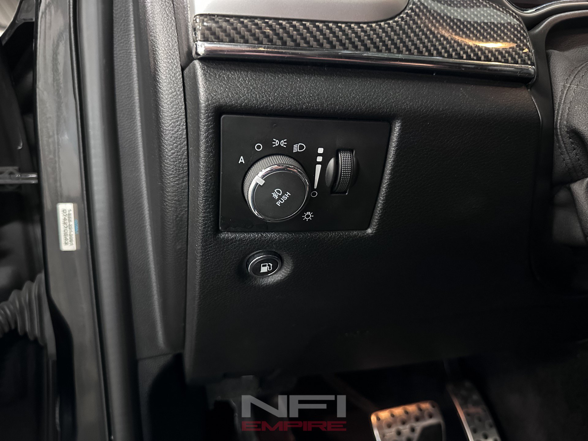 Used 2016 Jeep Grand Cherokee SRT AWD/4WD image 36