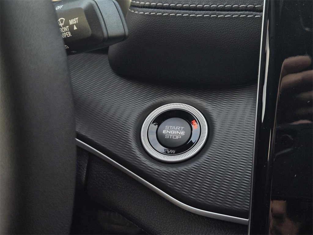 New 2025 Jeep Grand Cherokee Altitude image 19