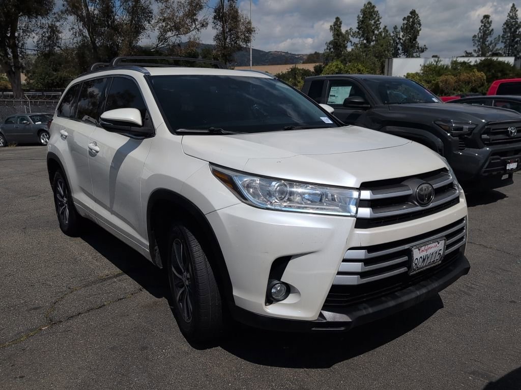 Certified 2018 Toyota Highlander XLE image 1