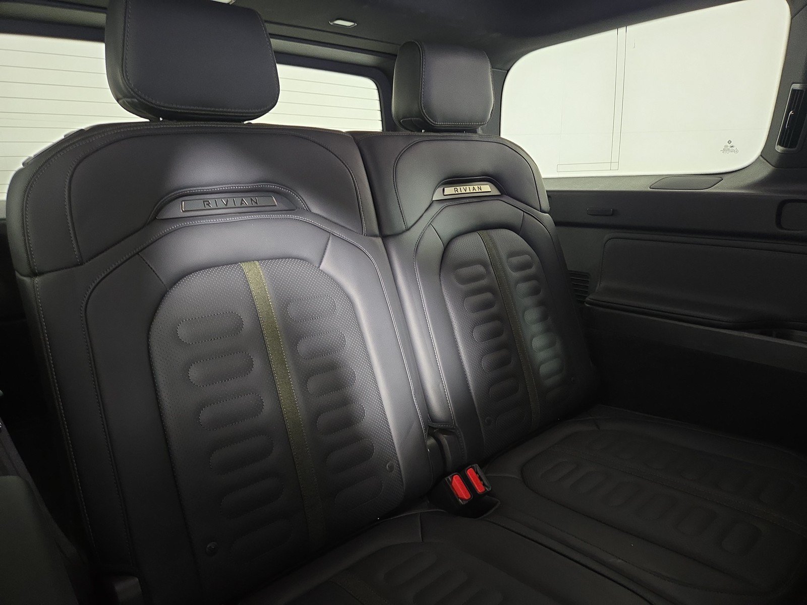 Used 2025 Rivian R1S Adventure AWD/4WD image 25