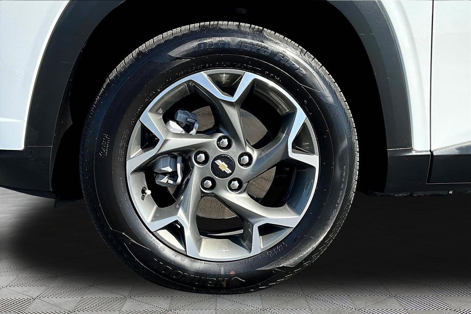 Used 2025 Chevrolet Trax LT w/ Driver Confidence Package image 34