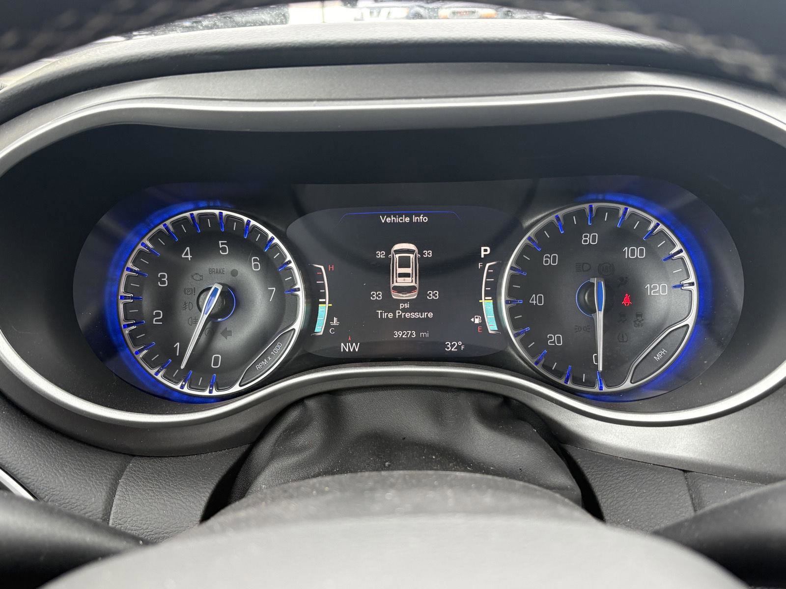 Used 2024 Chrysler Pacifica Touring-L image 10