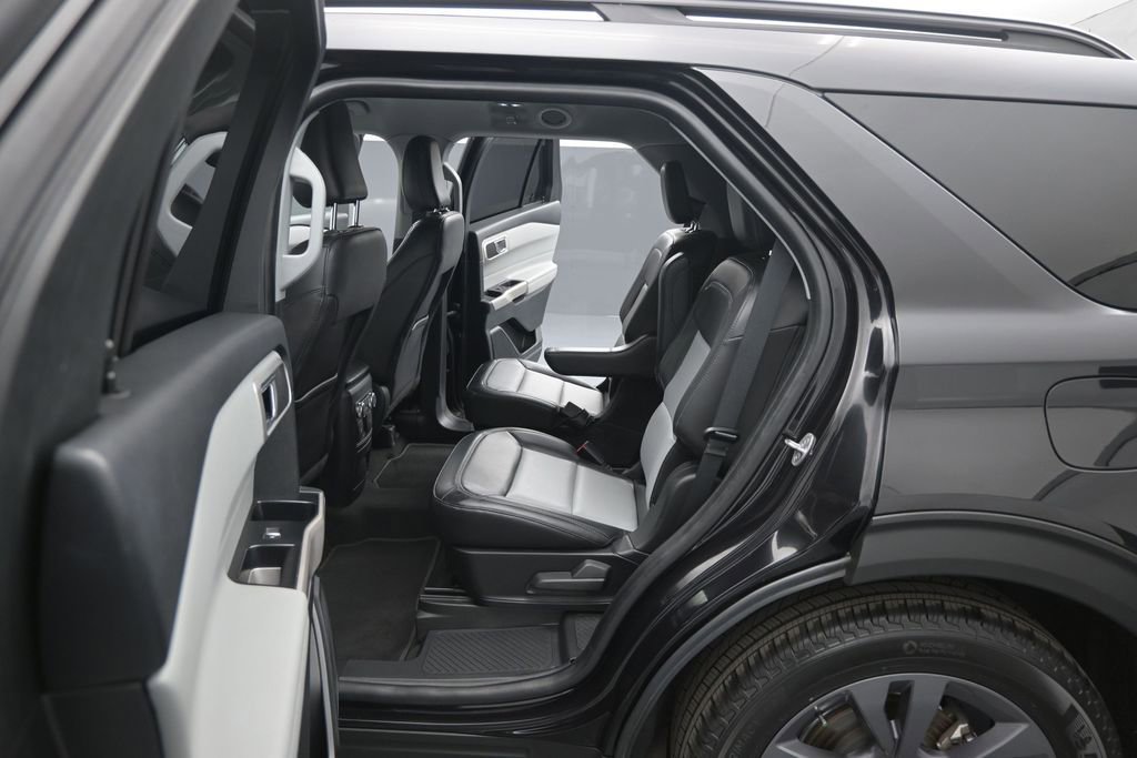Used 2022 Ford Explorer XLT w/ Equipment Group 202A RWD image 19