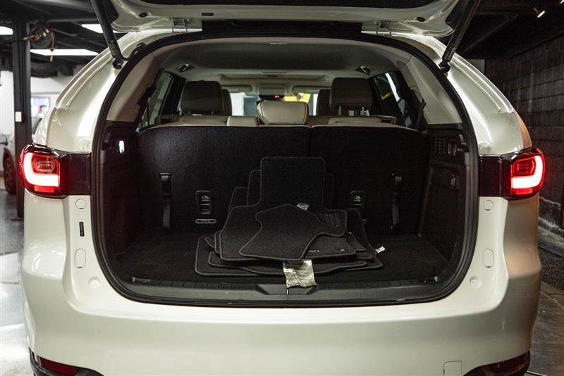 Used 2024 MAZDA CX-90 Plug-In Hybrid w/ Preferred image 7