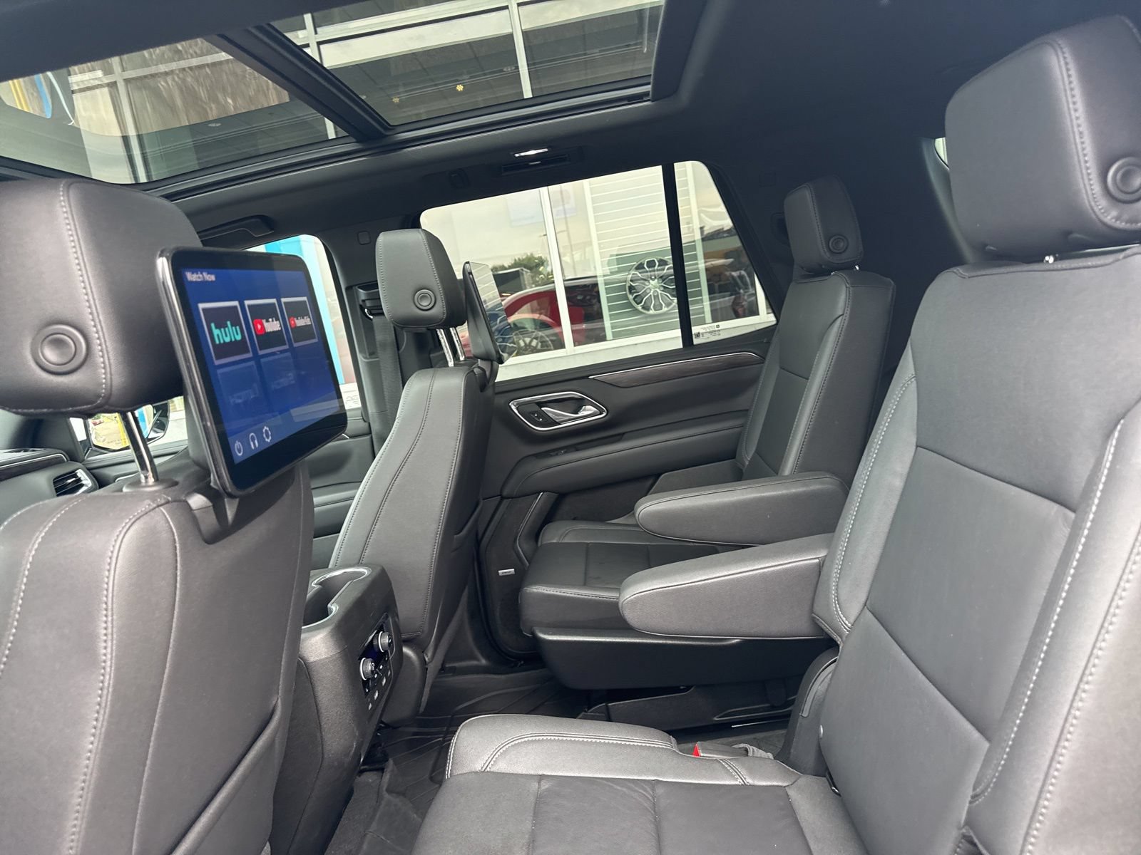 Used 2023 Chevrolet Tahoe Z71 w/ Z71 Off-Road Package AWD/4WD image 19