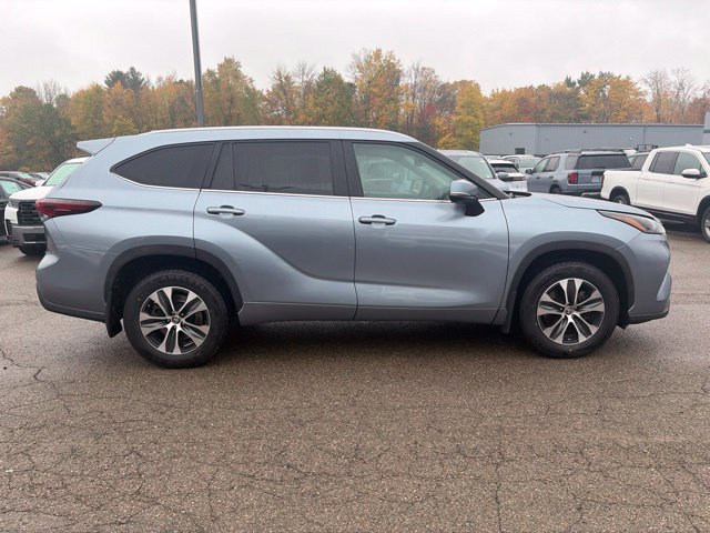 Used 2024 Toyota Highlander XLE AWD/4WD image 7
