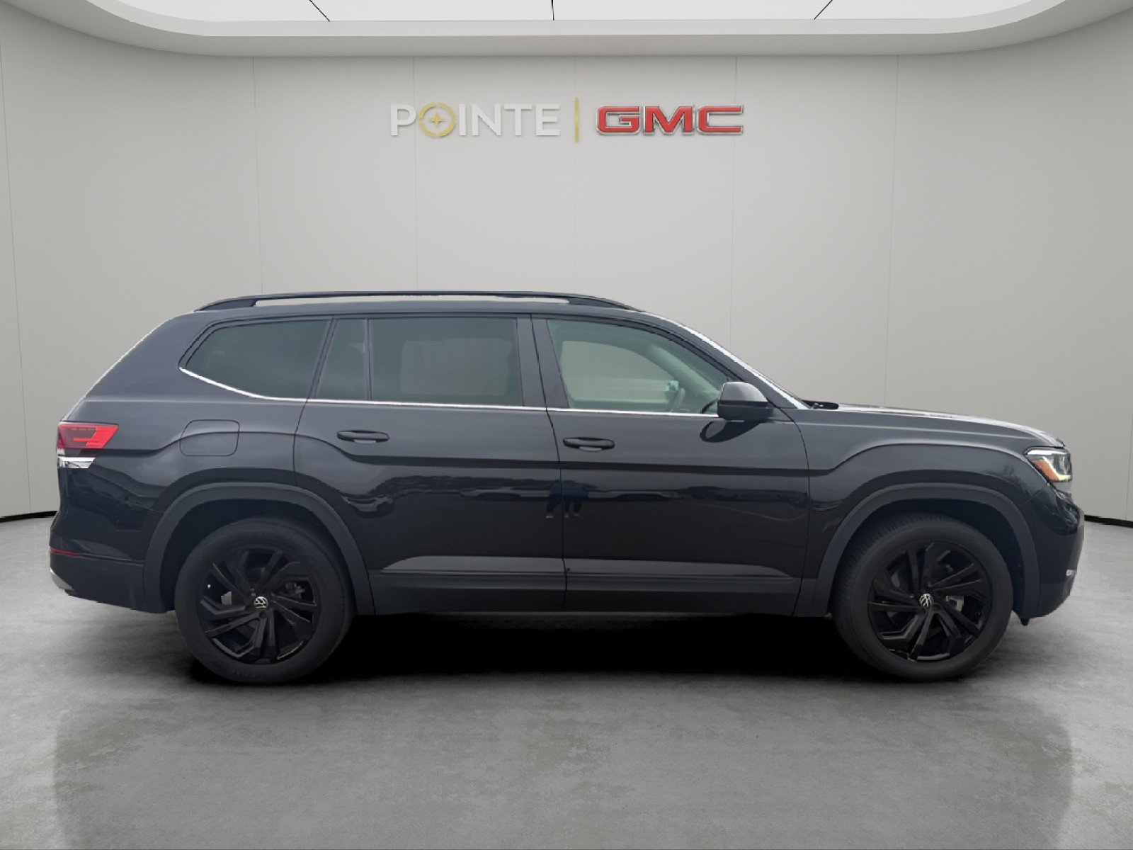 Used 2023 Volkswagen Atlas SE image 3